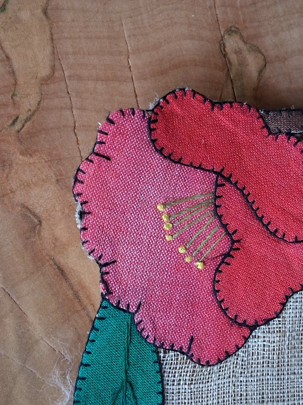 🌸🌼 Floral Appliqué Linen Placemats Set of 4